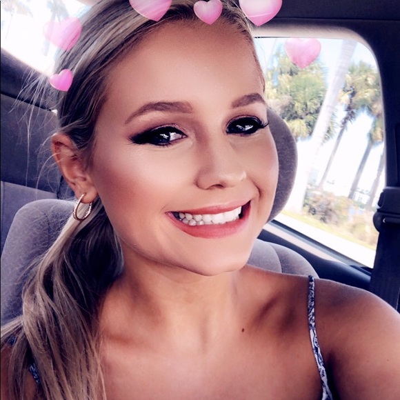 Meet your Posher, Allison - Picture 1 of 1